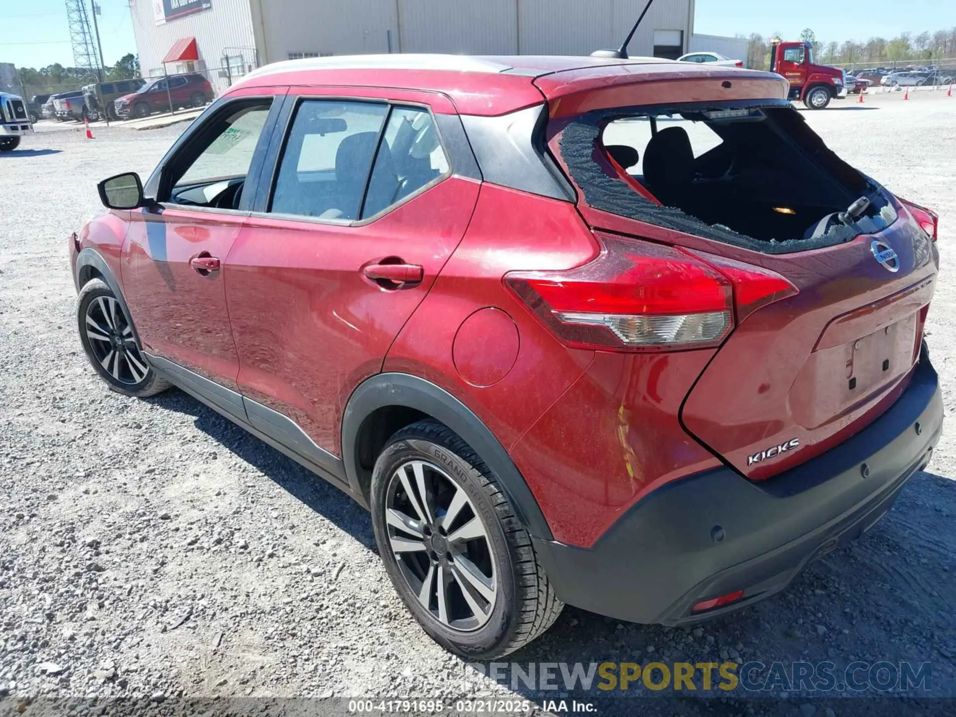 4 Photograph of a damaged car 3N1CP5CV3LL478260 NISSAN KICKS 2020