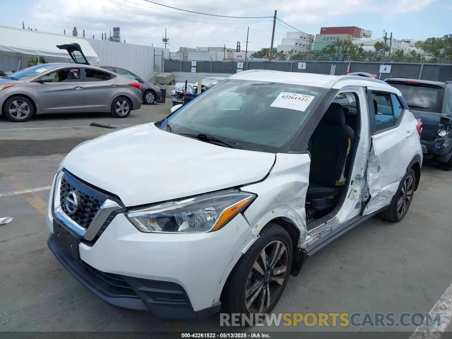 2 Photograph of a damaged car 3N1CP5CV3LL483605 NISSAN KICKS 2020