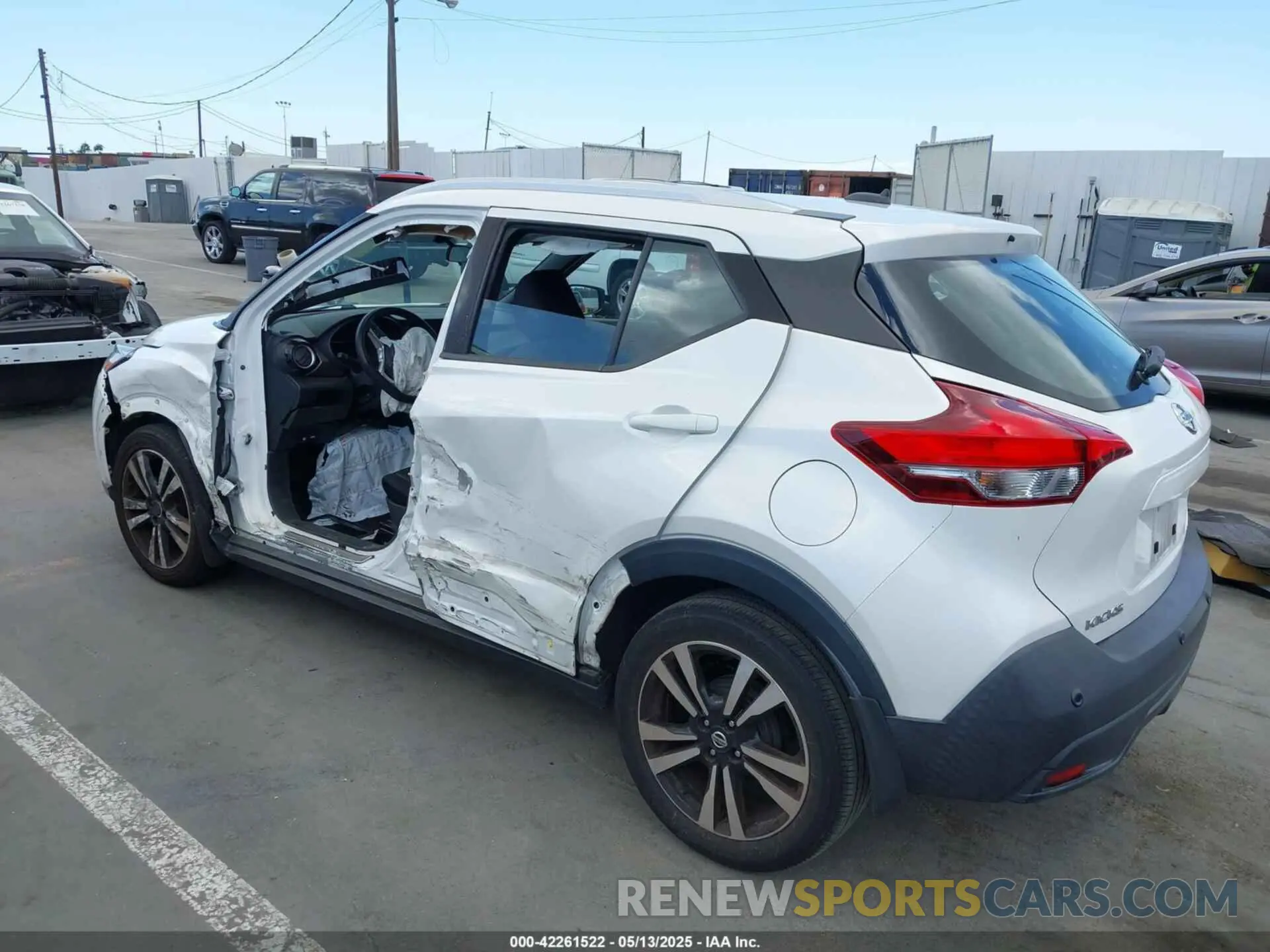 3 Photograph of a damaged car 3N1CP5CV3LL483605 NISSAN KICKS 2020