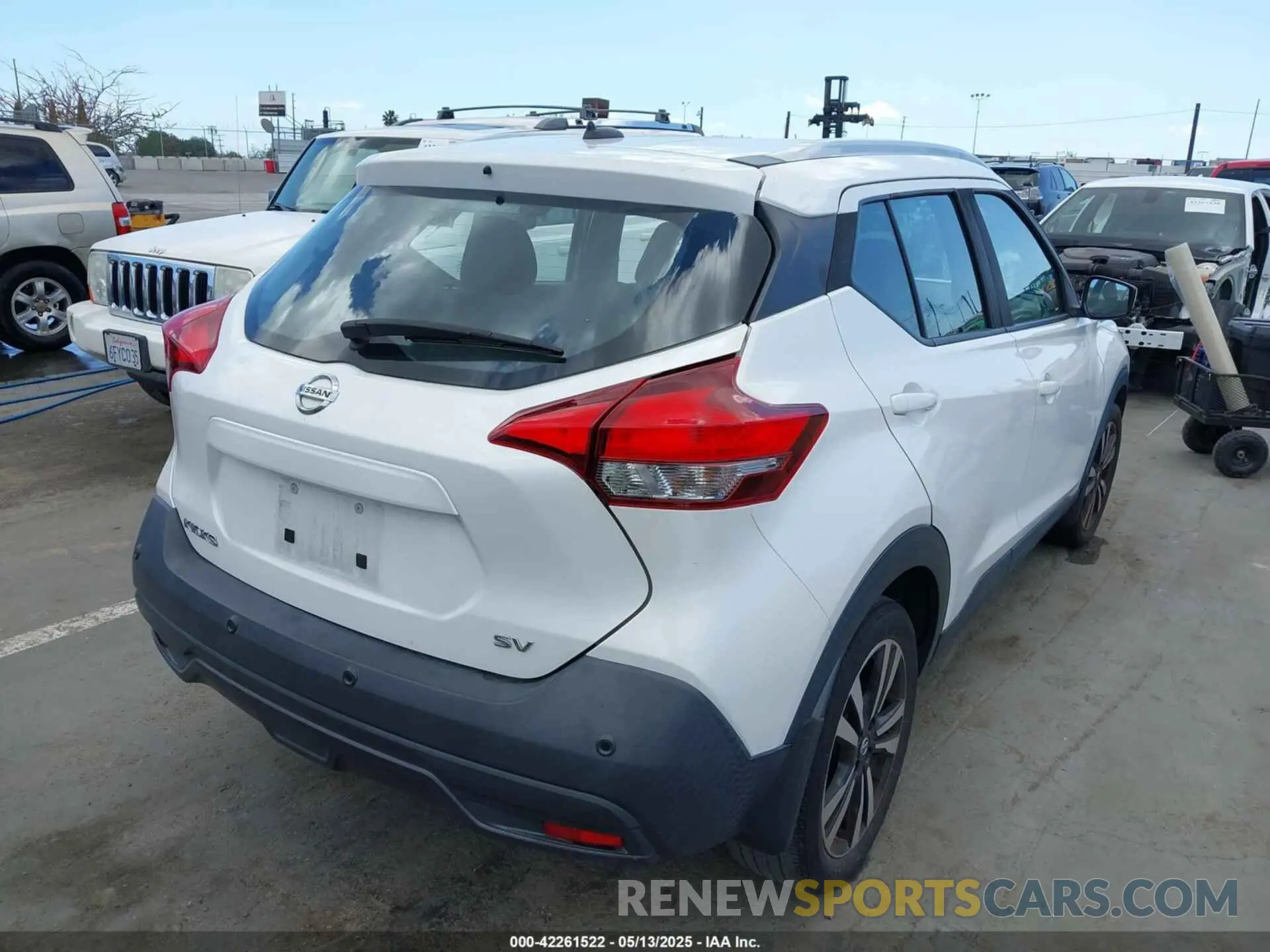 4 Photograph of a damaged car 3N1CP5CV3LL483605 NISSAN KICKS 2020