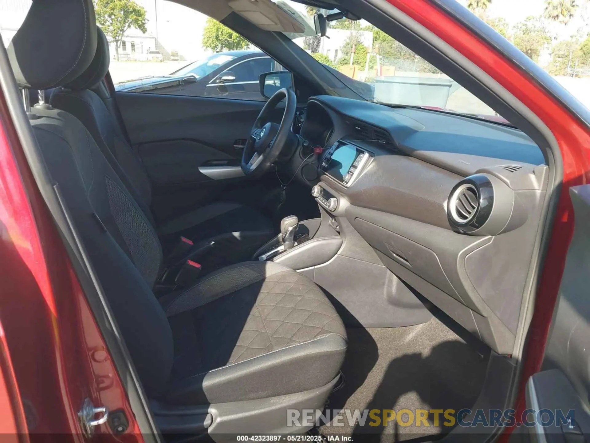 5 Photograph of a damaged car 3N1CP5CV3LL494216 NISSAN KICKS 2020