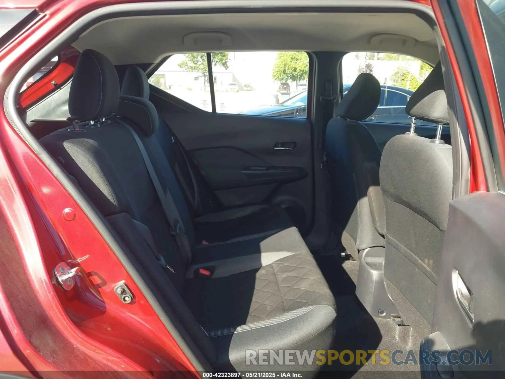 8 Photograph of a damaged car 3N1CP5CV3LL494216 NISSAN KICKS 2020