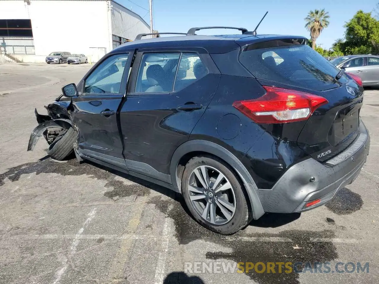 2 Photograph of a damaged car 3N1CP5CV3LL516229 NISSAN KICKS 2020