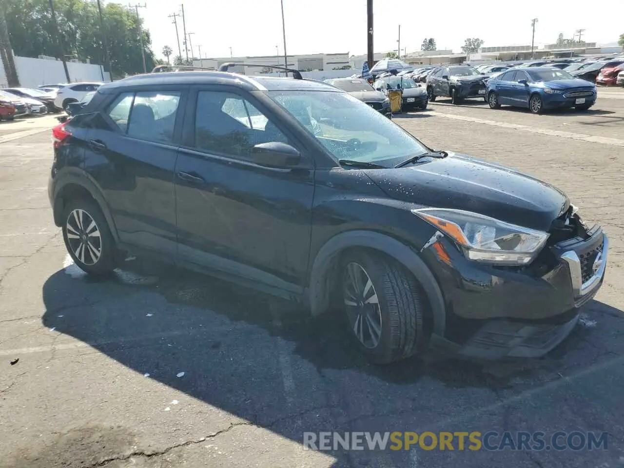 4 Photograph of a damaged car 3N1CP5CV3LL516229 NISSAN KICKS 2020