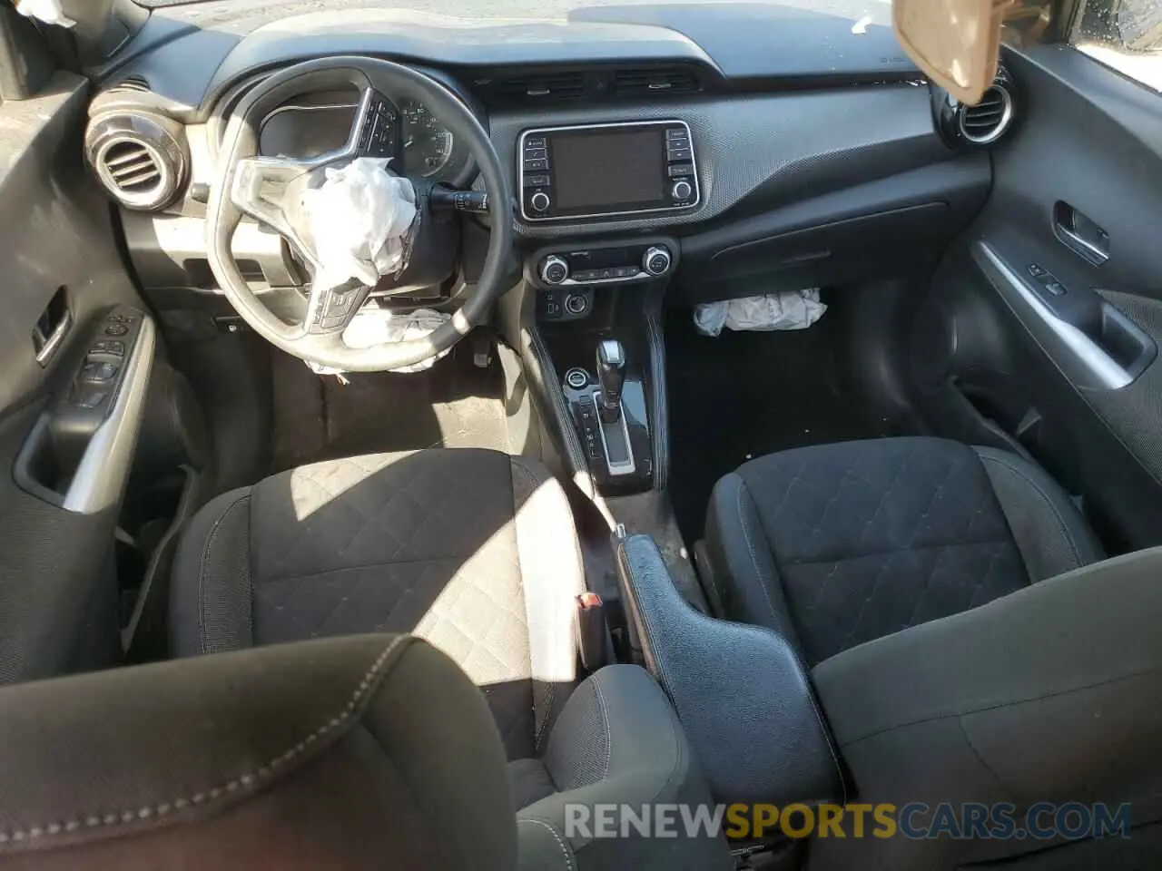 8 Photograph of a damaged car 3N1CP5CV3LL516229 NISSAN KICKS 2020