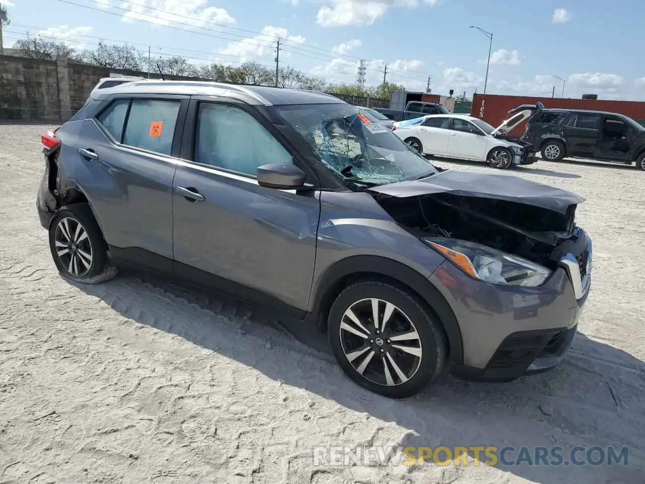 4 Photograph of a damaged car 3N1CP5CV3LL516960 NISSAN KICKS 2020