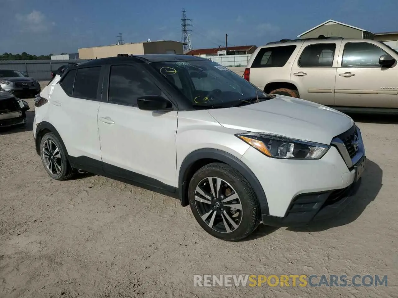 4 Photograph of a damaged car 3N1CP5CV3LL518871 NISSAN KICKS 2020