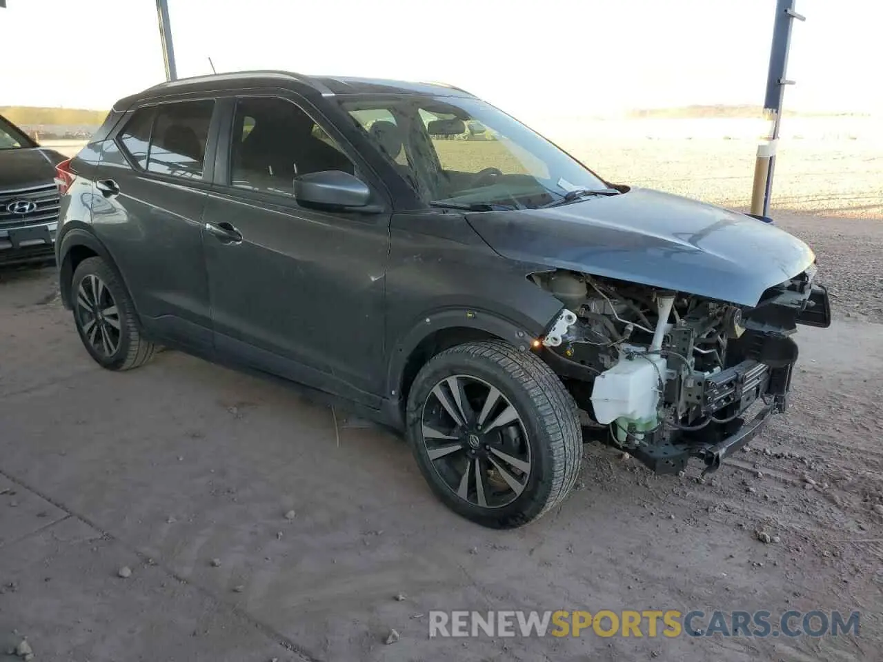 4 Photograph of a damaged car 3N1CP5CV3LL546444 NISSAN KICKS 2020