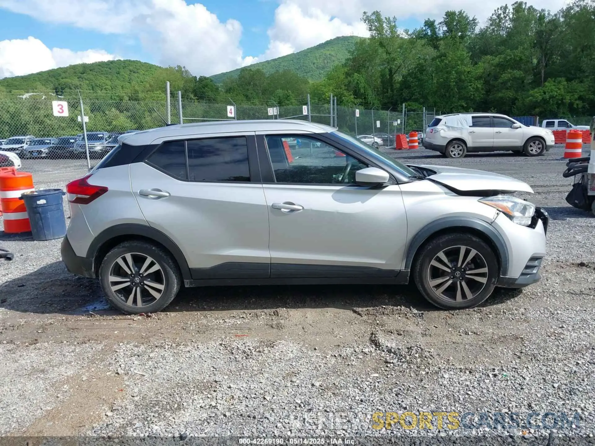 13 Photograph of a damaged car 3N1CP5CV4LL507278 NISSAN KICKS 2020