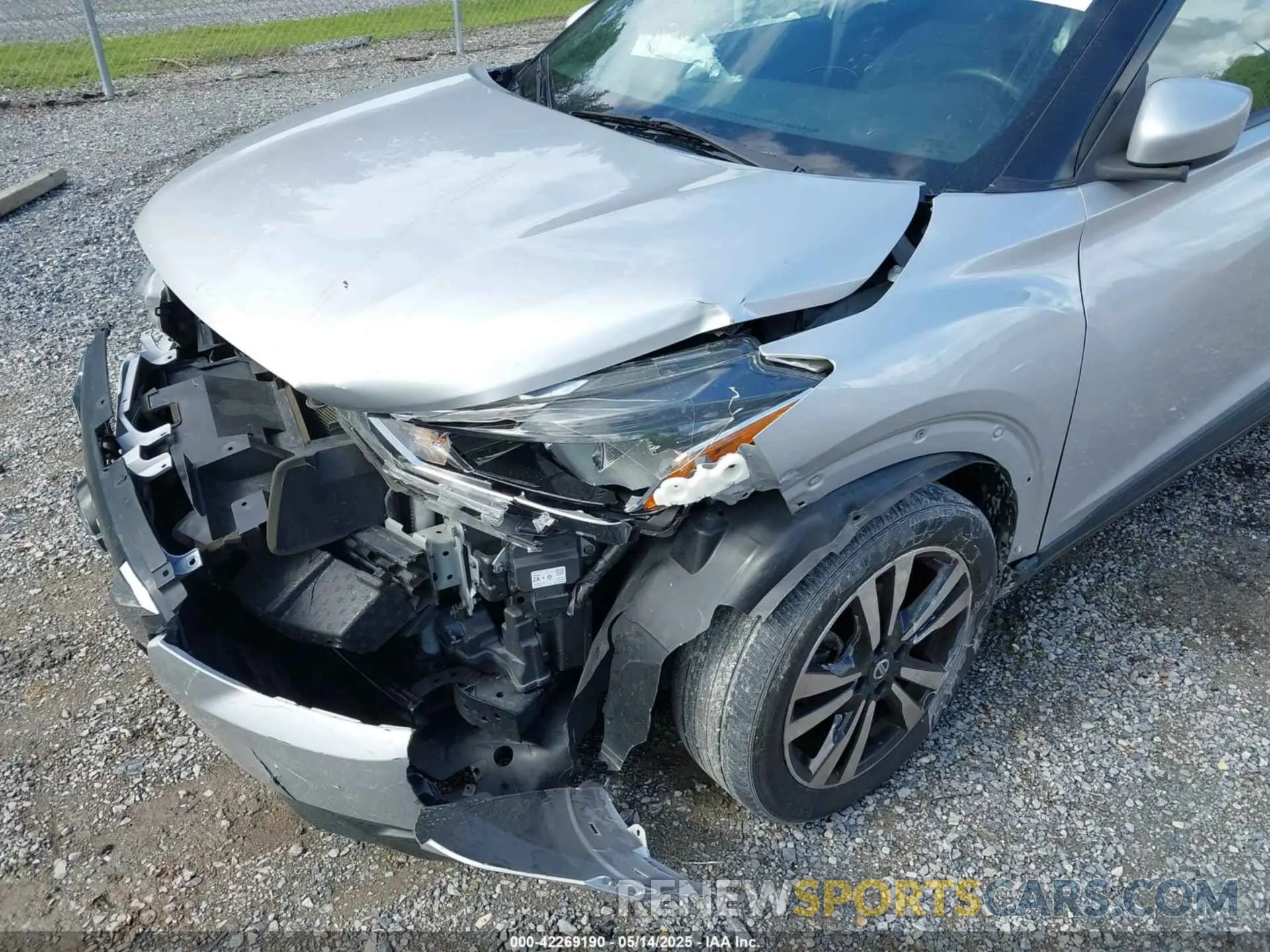 17 Photograph of a damaged car 3N1CP5CV4LL507278 NISSAN KICKS 2020