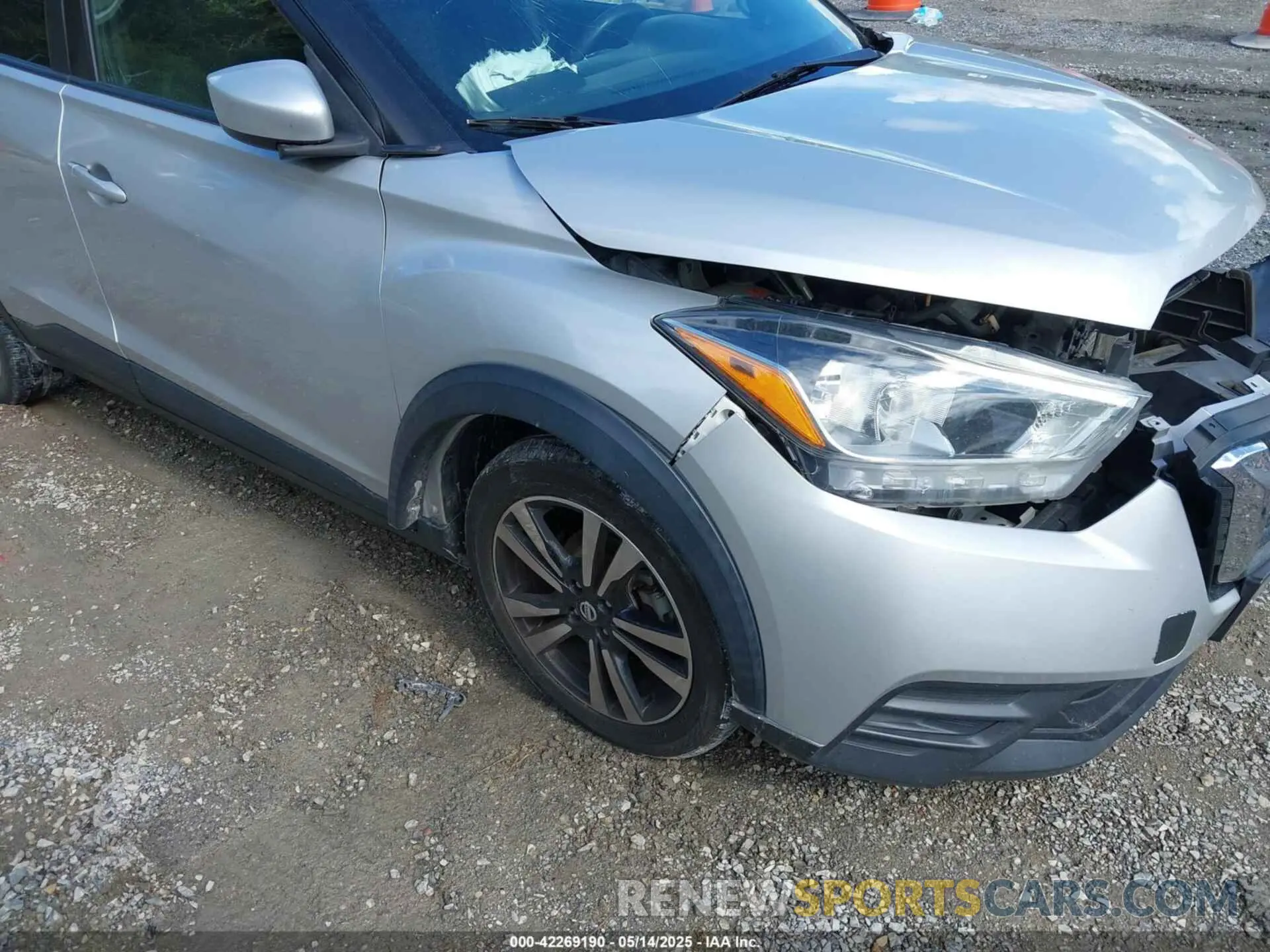 18 Photograph of a damaged car 3N1CP5CV4LL507278 NISSAN KICKS 2020