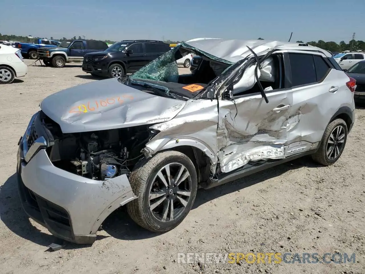 1 Photograph of a damaged car 3N1CP5CV4LL521083 NISSAN KICKS 2020