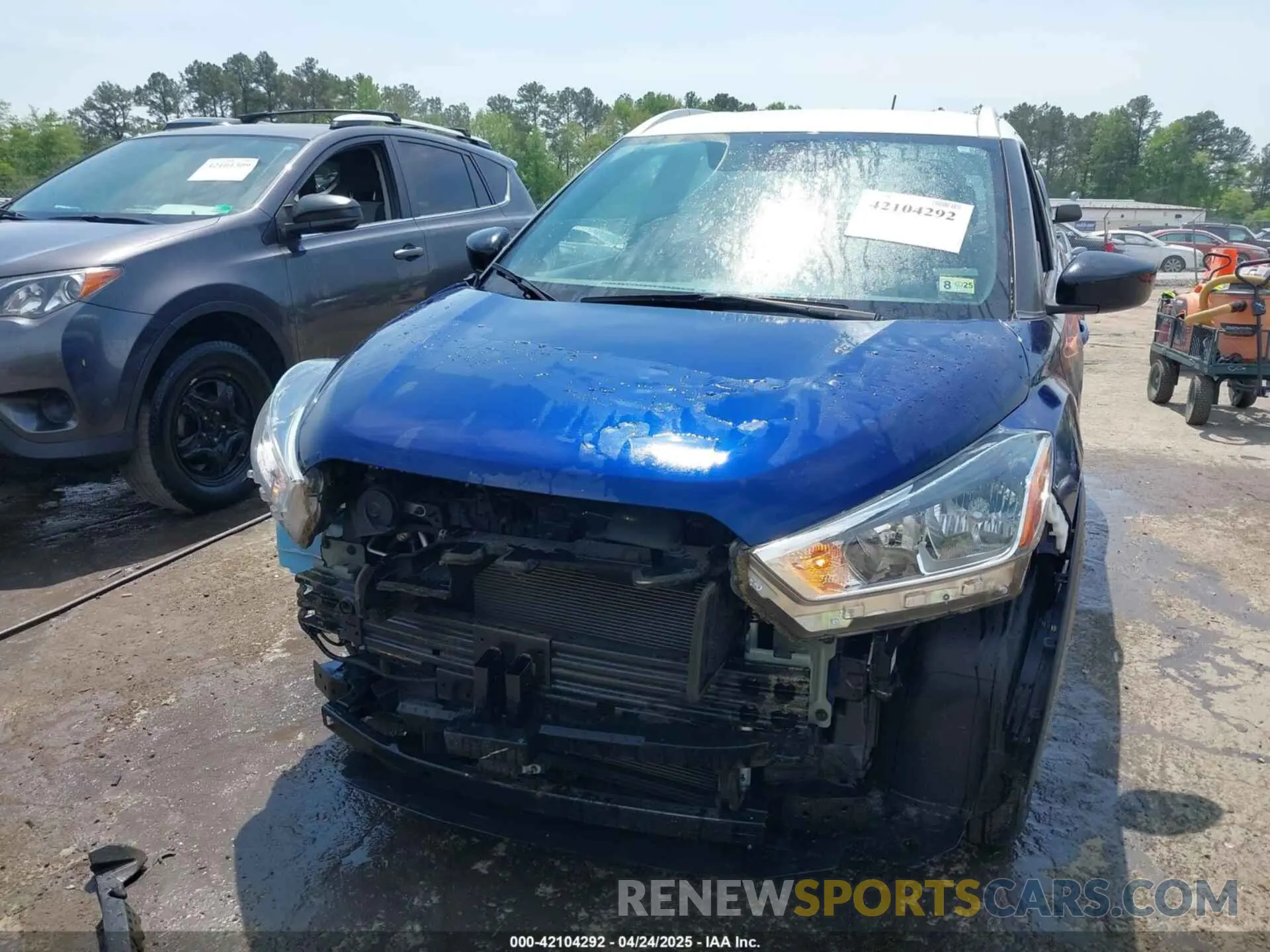 12 Photograph of a damaged car 3N1CP5CV4LL528955 NISSAN KICKS 2020