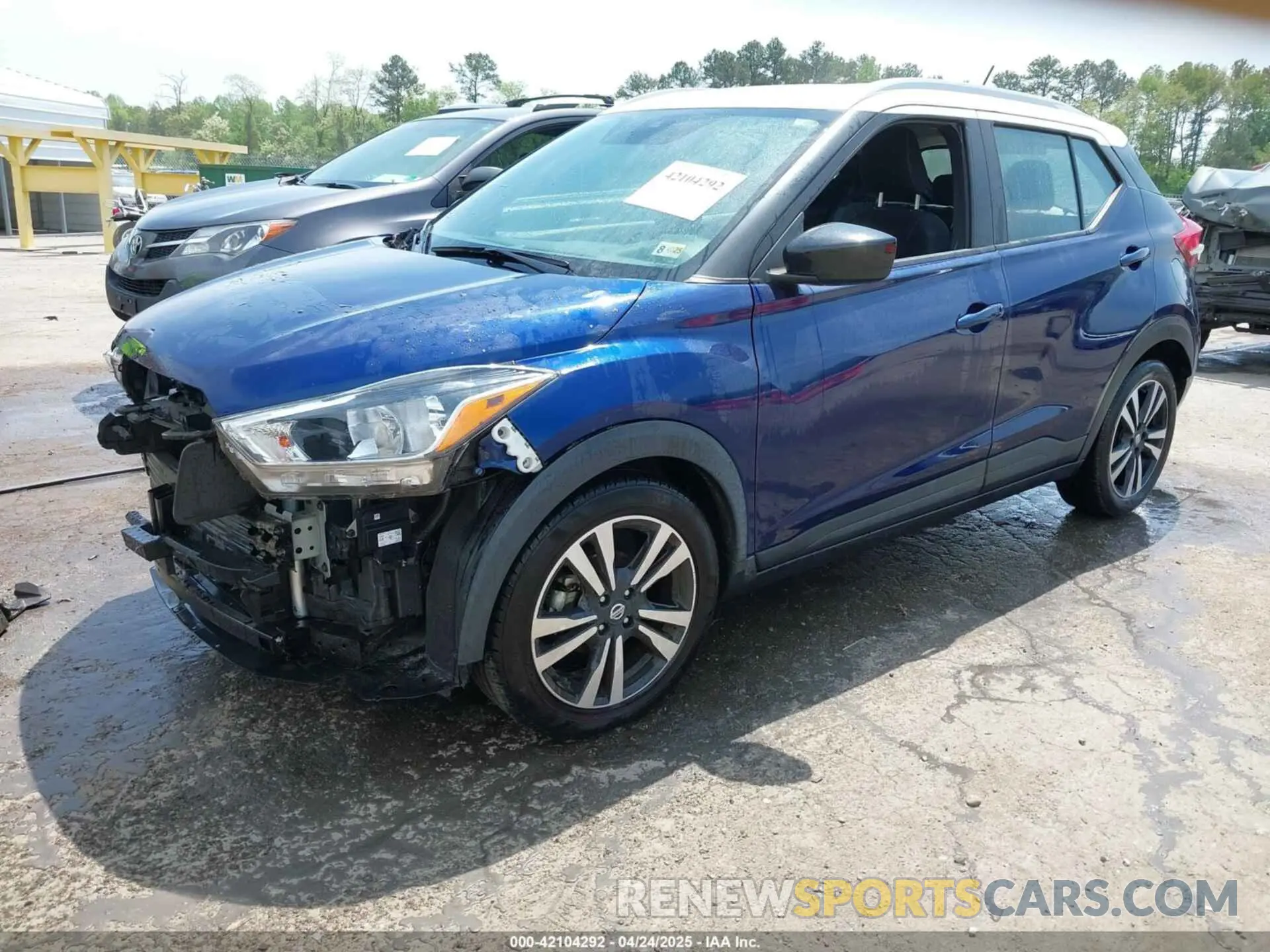 2 Photograph of a damaged car 3N1CP5CV4LL528955 NISSAN KICKS 2020
