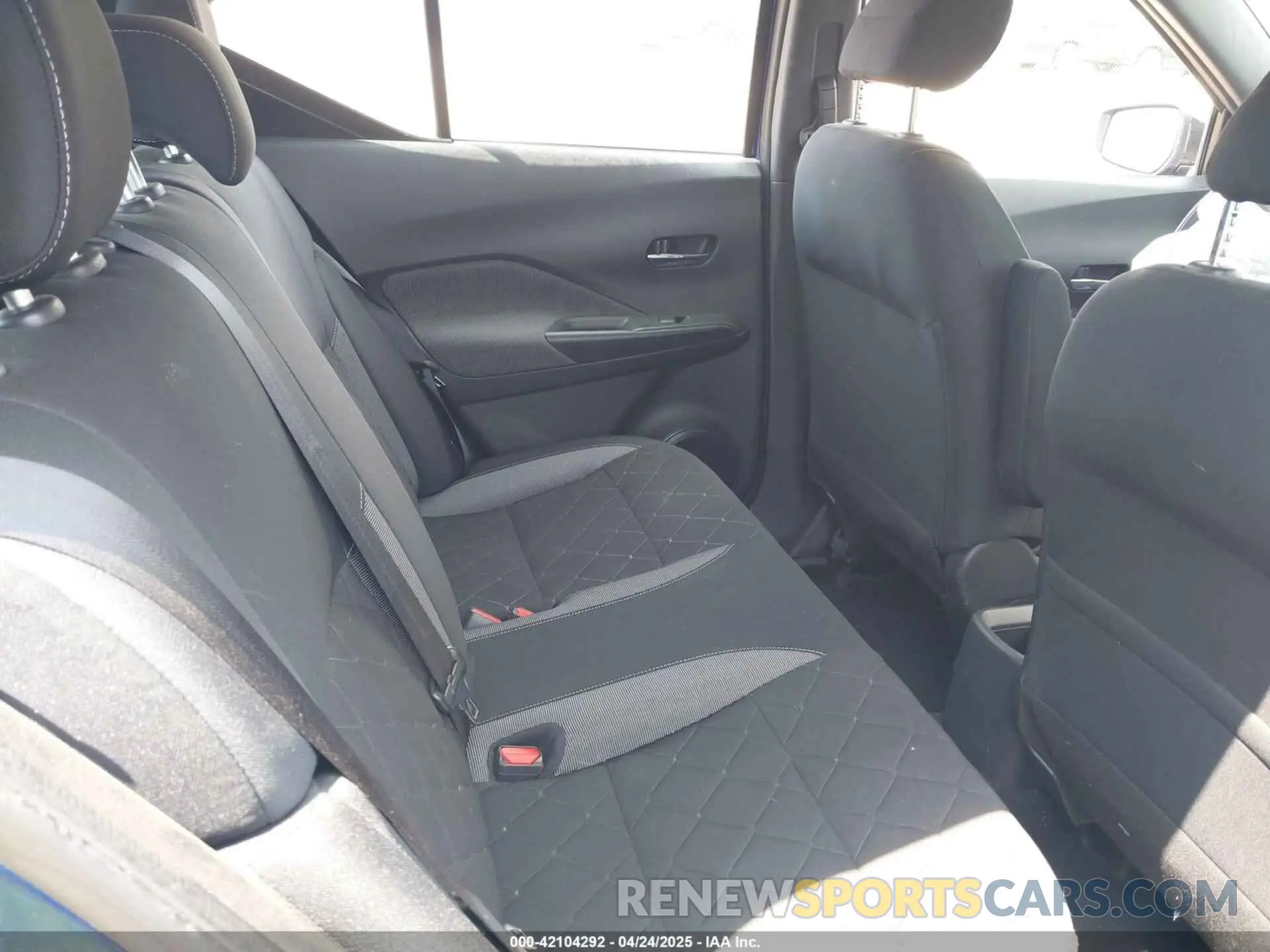 8 Photograph of a damaged car 3N1CP5CV4LL528955 NISSAN KICKS 2020