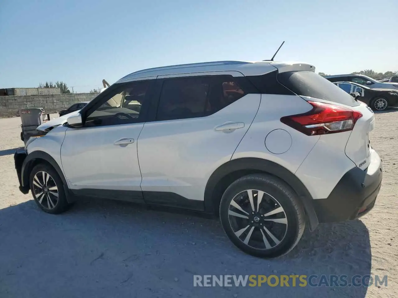 2 Photograph of a damaged car 3N1CP5CV4LL552687 NISSAN KICKS 2020