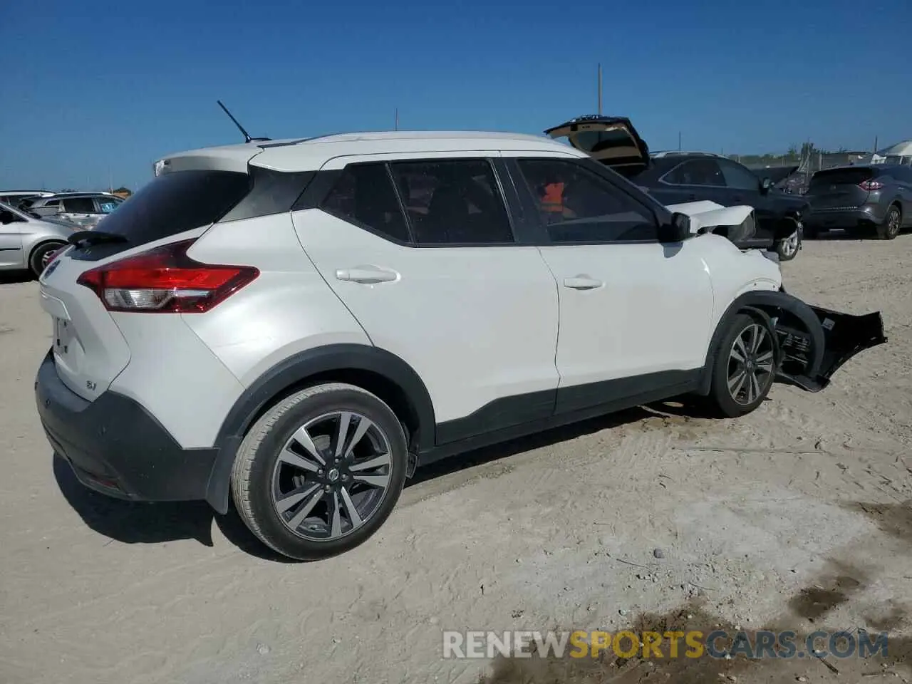 3 Photograph of a damaged car 3N1CP5CV4LL552687 NISSAN KICKS 2020