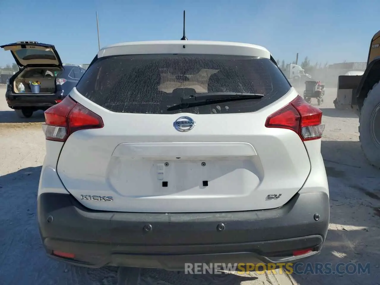 6 Photograph of a damaged car 3N1CP5CV4LL552687 NISSAN KICKS 2020
