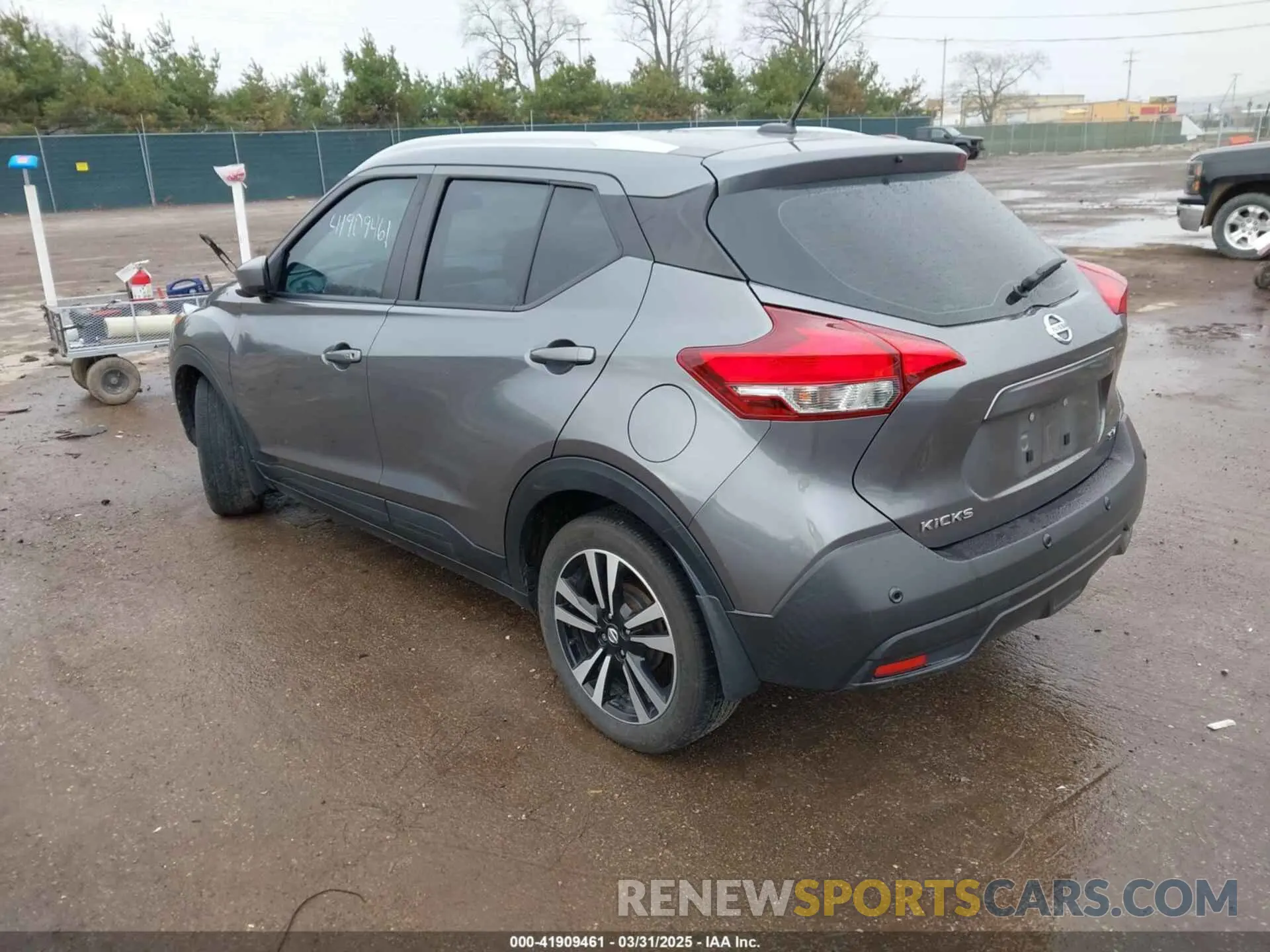 3 Photograph of a damaged car 3N1CP5CV5LL502333 NISSAN KICKS 2020