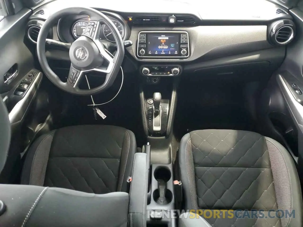 8 Photograph of a damaged car 3N1CP5CV5LL515583 NISSAN KICKS 2020