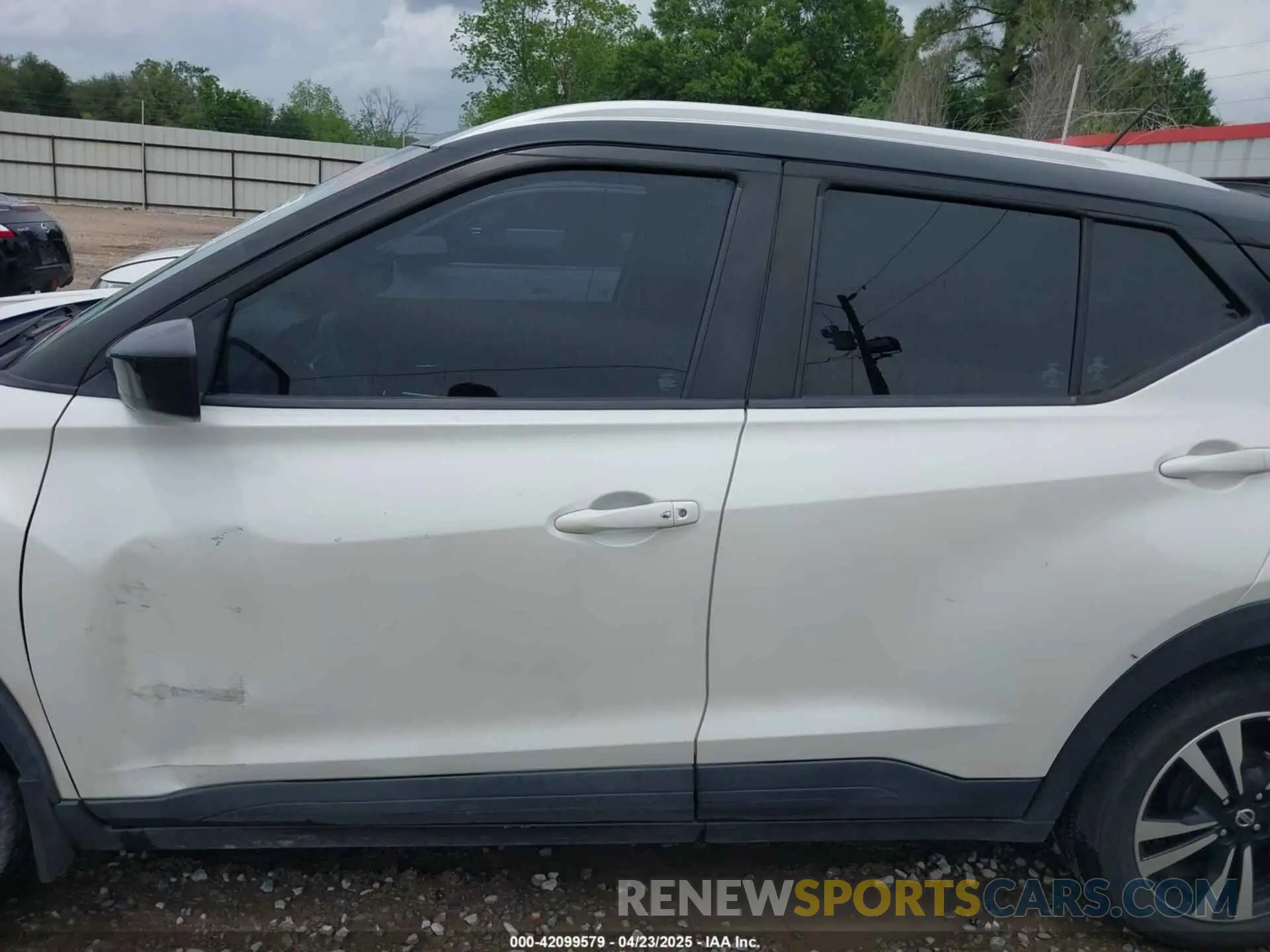 15 Photograph of a damaged car 3N1CP5CV5LL527197 NISSAN KICKS 2020