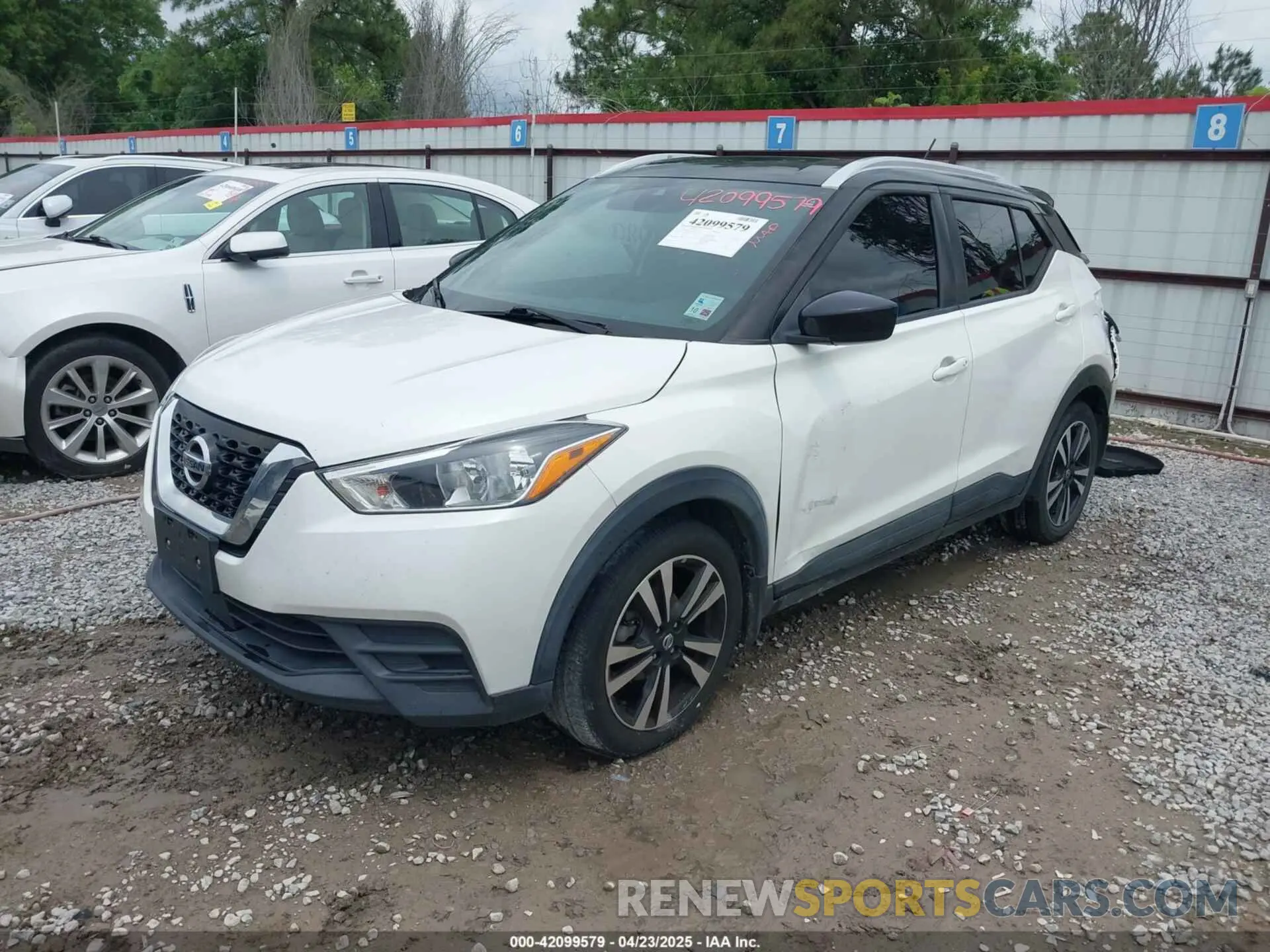 2 Photograph of a damaged car 3N1CP5CV5LL527197 NISSAN KICKS 2020