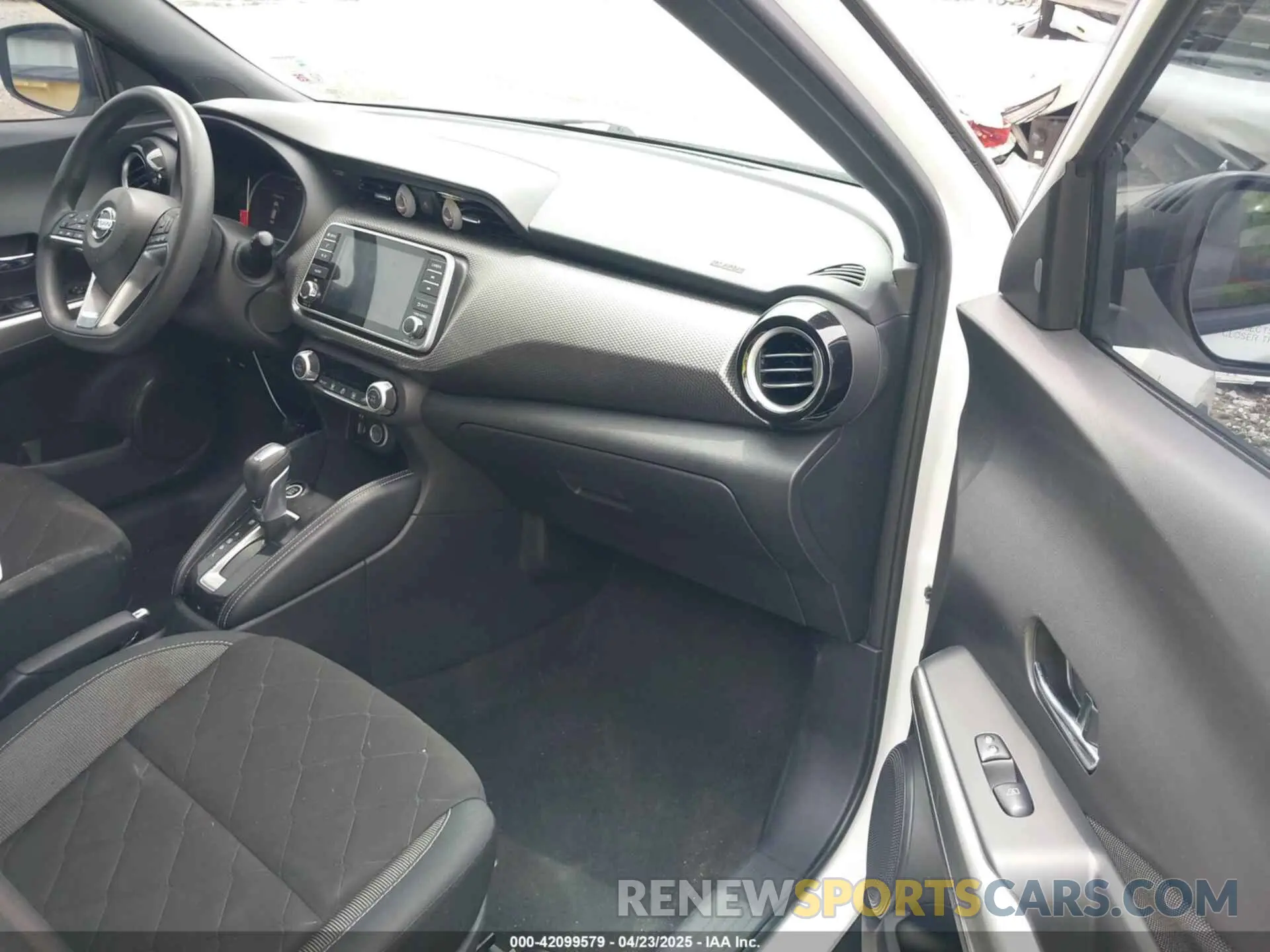 5 Photograph of a damaged car 3N1CP5CV5LL527197 NISSAN KICKS 2020