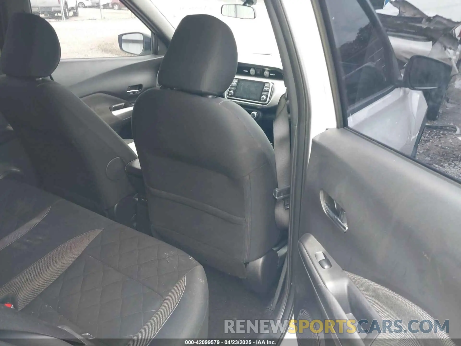 8 Photograph of a damaged car 3N1CP5CV5LL527197 NISSAN KICKS 2020