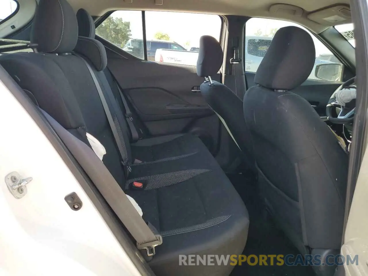 11 Photograph of a damaged car 3N1CP5CV5LL545425 NISSAN KICKS 2020