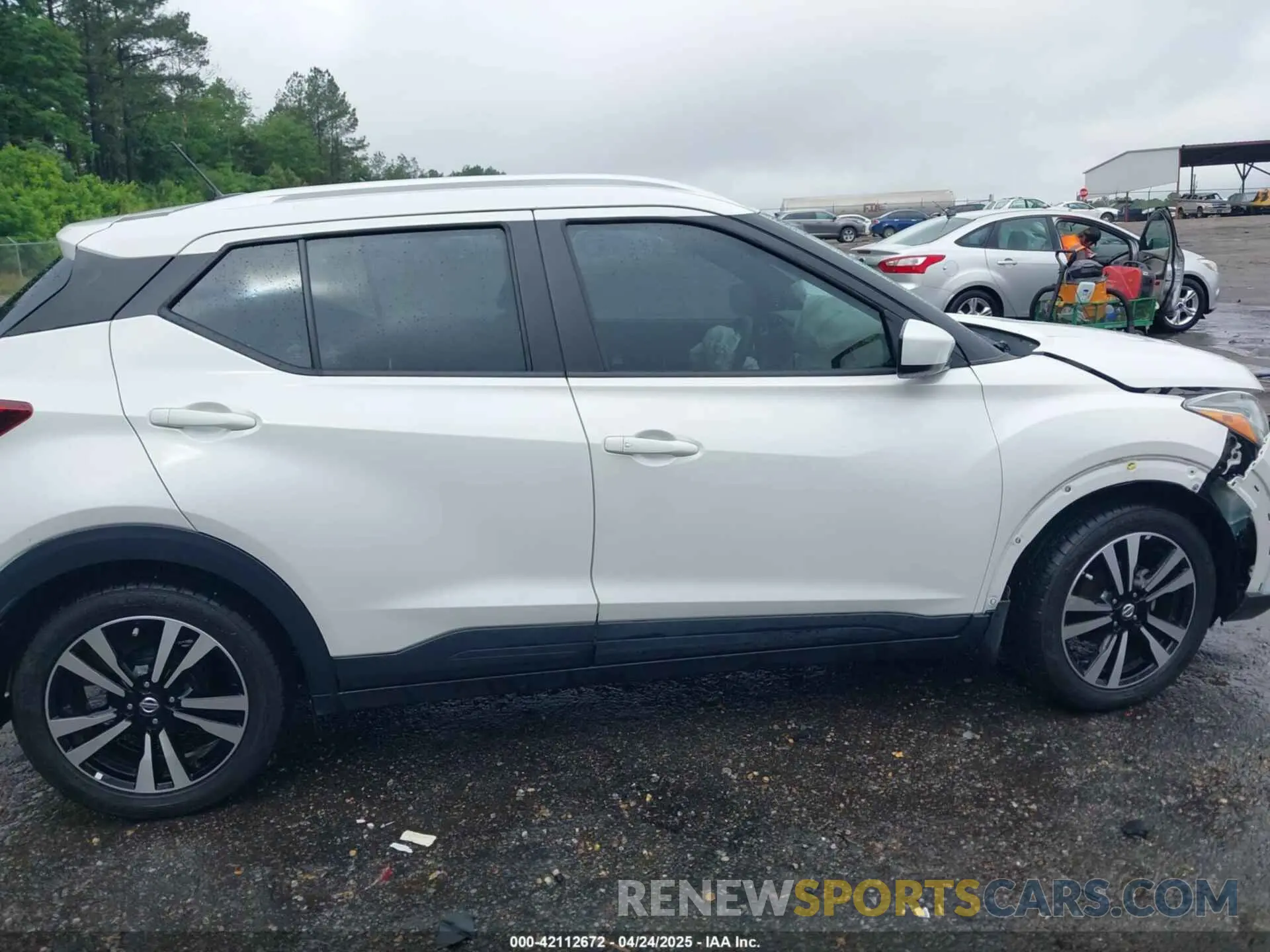14 Photograph of a damaged car 3N1CP5CV6LL479855 NISSAN KICKS 2020