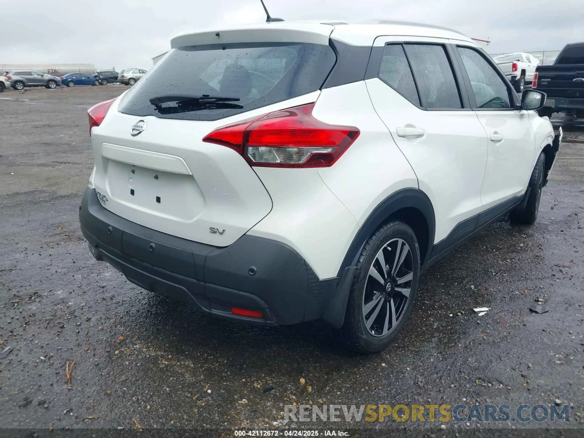 4 Photograph of a damaged car 3N1CP5CV6LL479855 NISSAN KICKS 2020