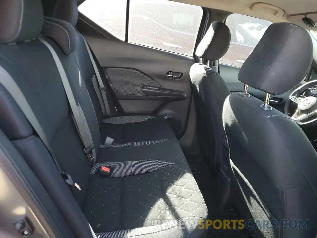 10 Photograph of a damaged car 3N1CP5CV6LL486837 NISSAN KICKS 2020