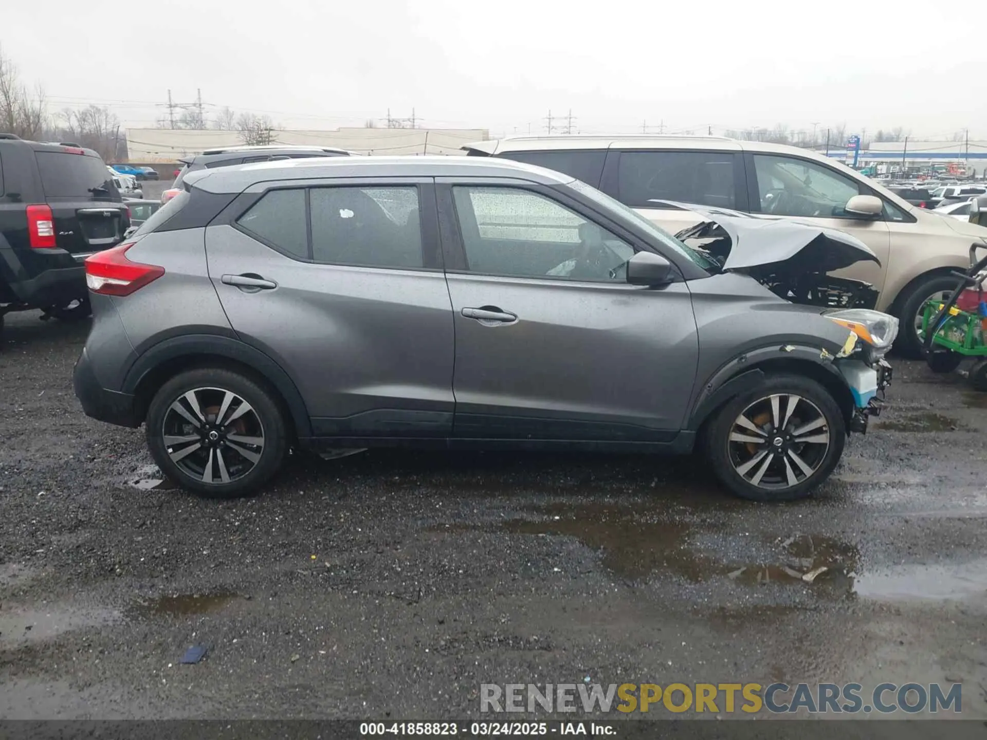 13 Photograph of a damaged car 3N1CP5CV6LL525992 NISSAN KICKS 2020