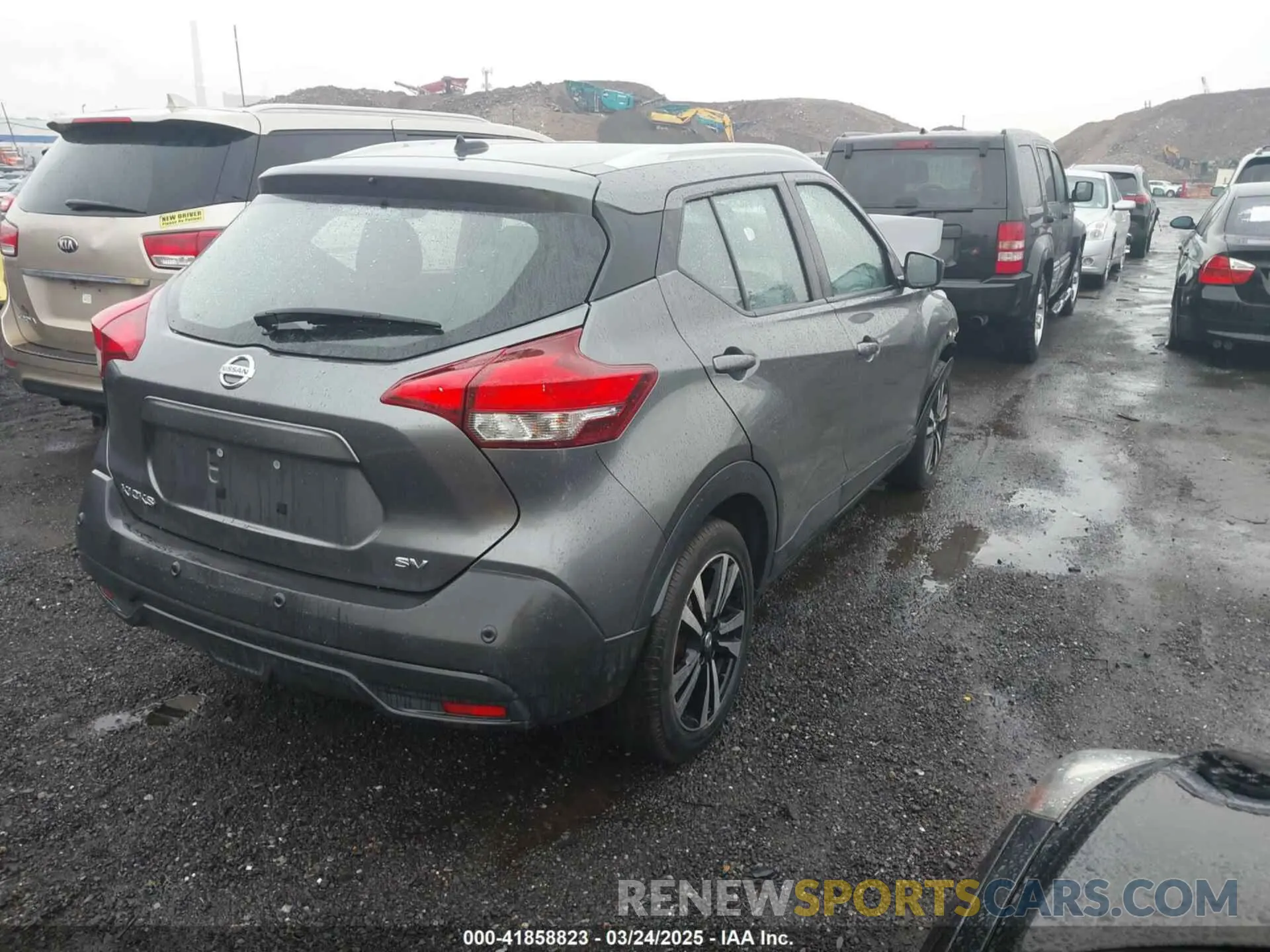 4 Photograph of a damaged car 3N1CP5CV6LL525992 NISSAN KICKS 2020