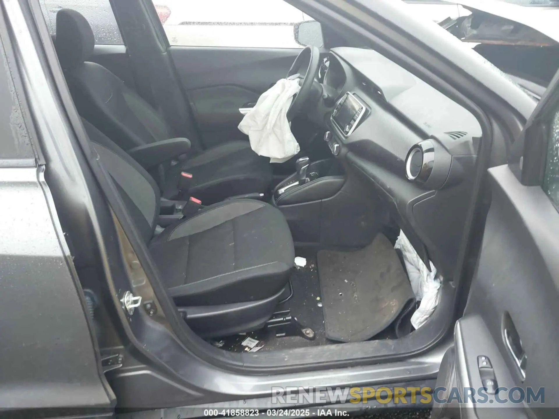 5 Photograph of a damaged car 3N1CP5CV6LL525992 NISSAN KICKS 2020