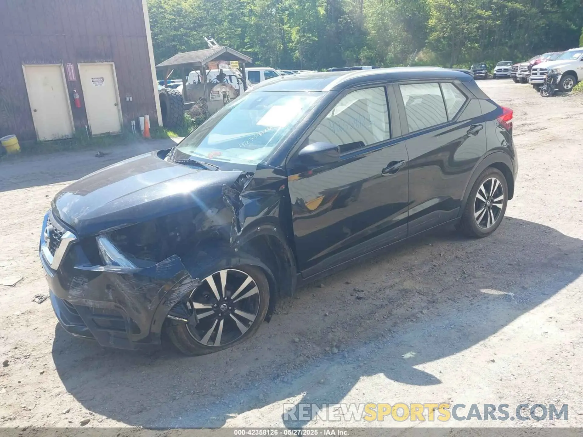 2 Photograph of a damaged car 3N1CP5CV6LL529069 NISSAN KICKS 2020