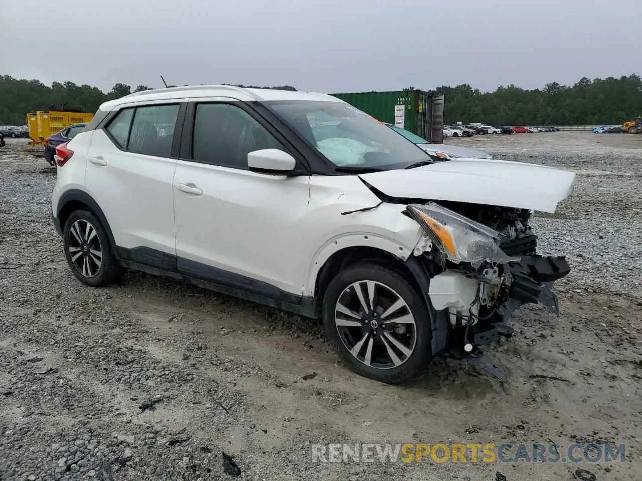 4 Photograph of a damaged car 3N1CP5CV6LL530254 NISSAN KICKS 2020