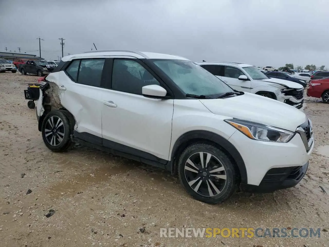 4 Photograph of a damaged car 3N1CP5CV6LL547278 NISSAN KICKS 2020