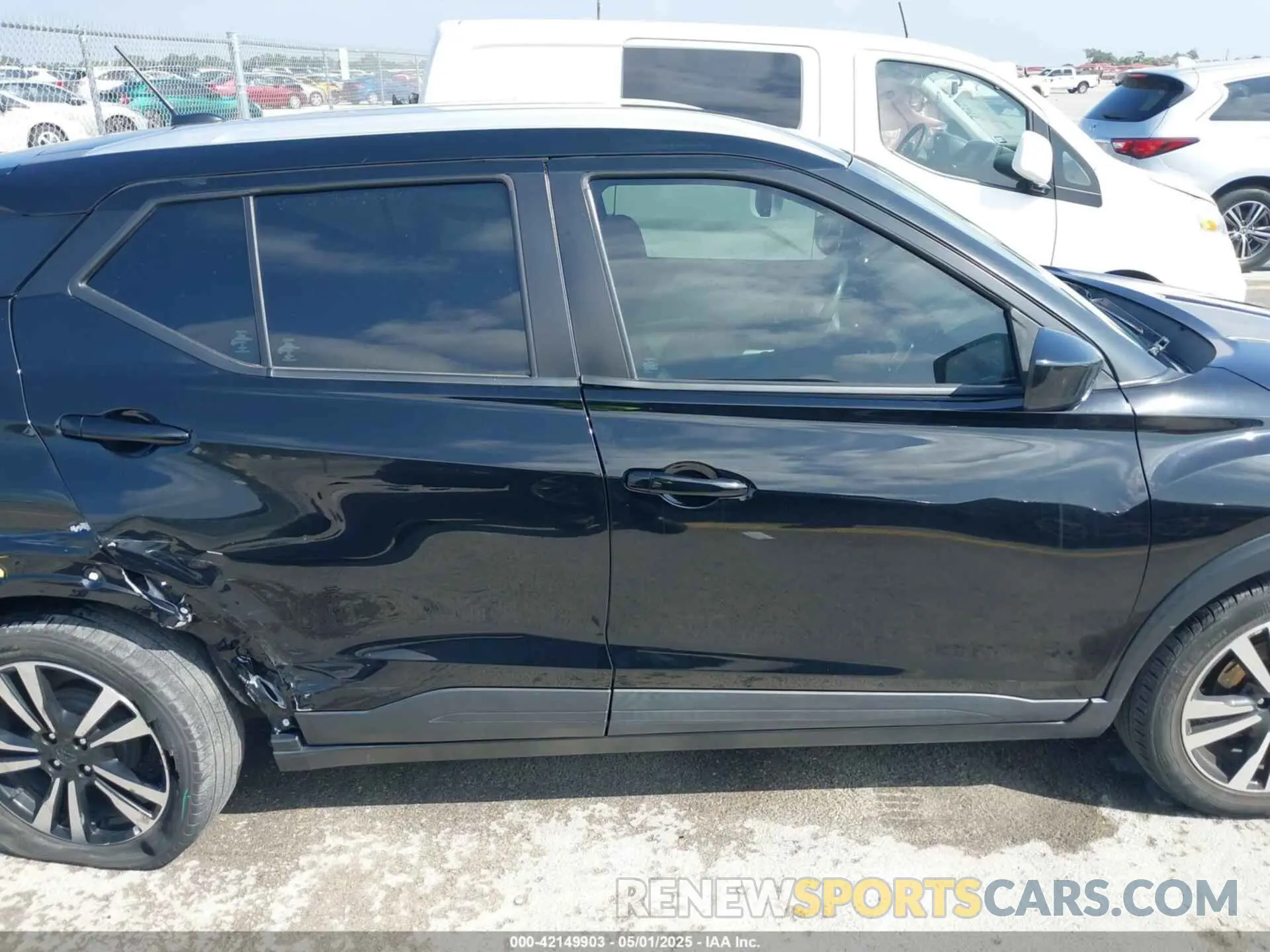 13 Photograph of a damaged car 3N1CP5CV7LL518131 NISSAN KICKS 2020