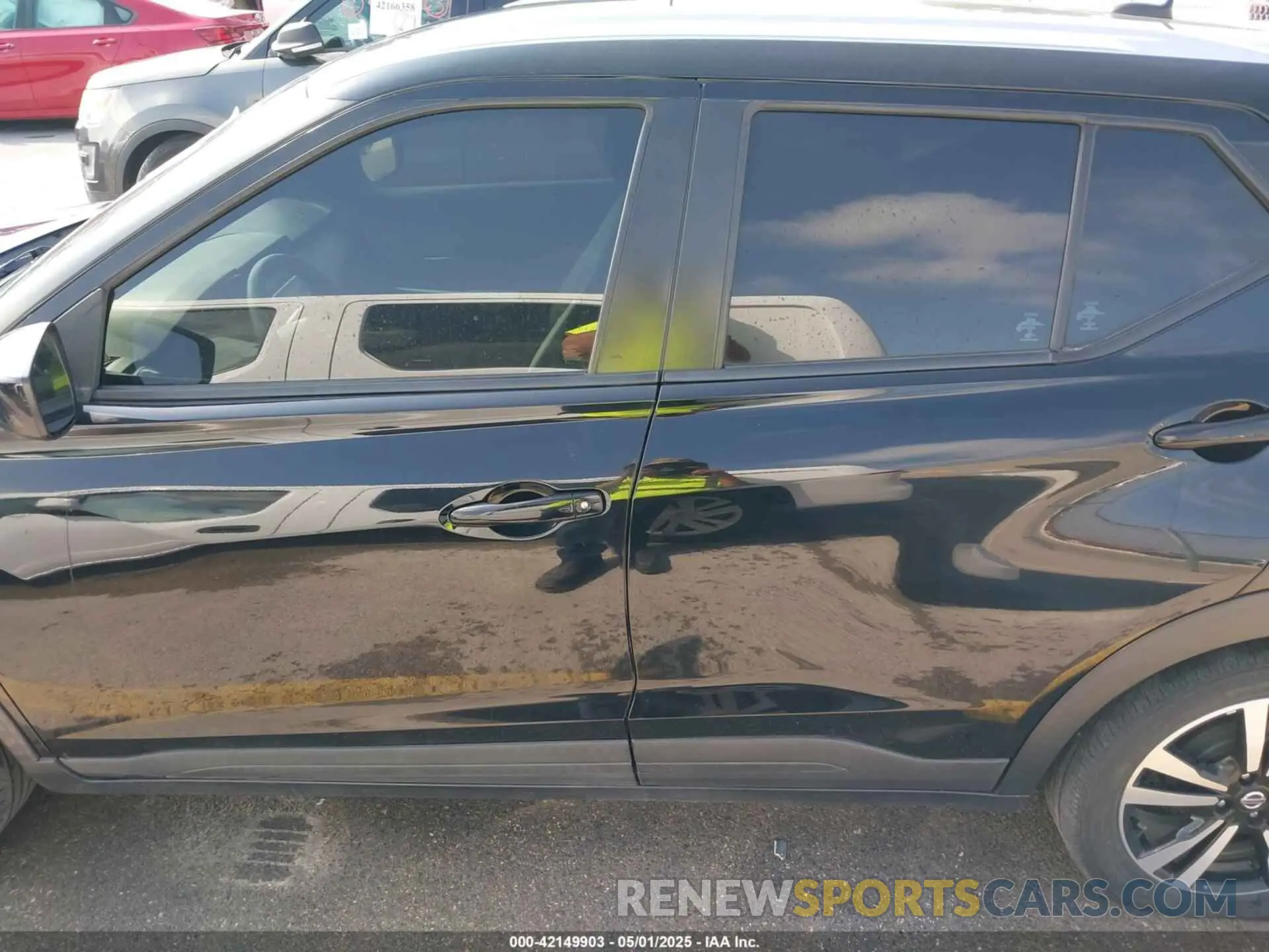 14 Photograph of a damaged car 3N1CP5CV7LL518131 NISSAN KICKS 2020