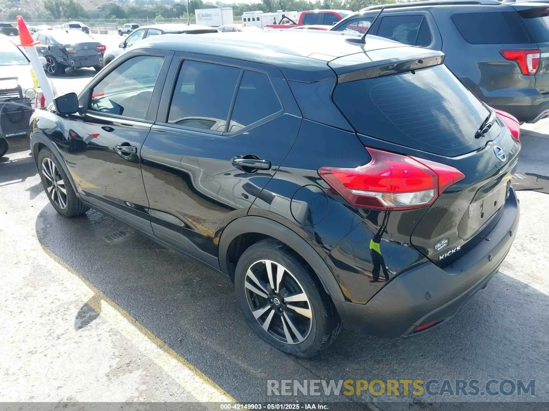 3 Photograph of a damaged car 3N1CP5CV7LL518131 NISSAN KICKS 2020