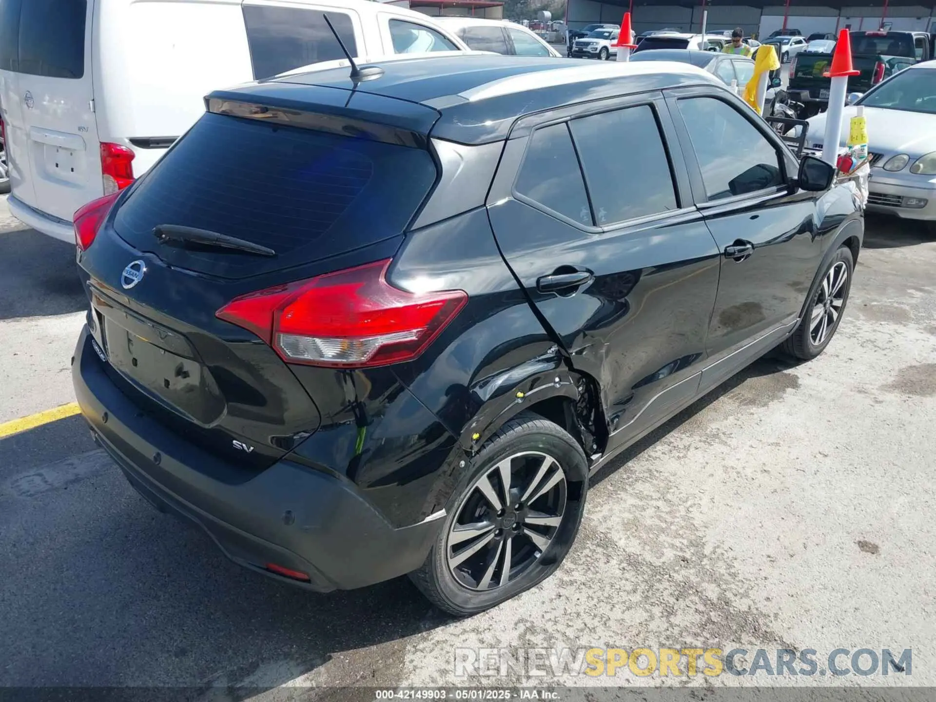 4 Photograph of a damaged car 3N1CP5CV7LL518131 NISSAN KICKS 2020