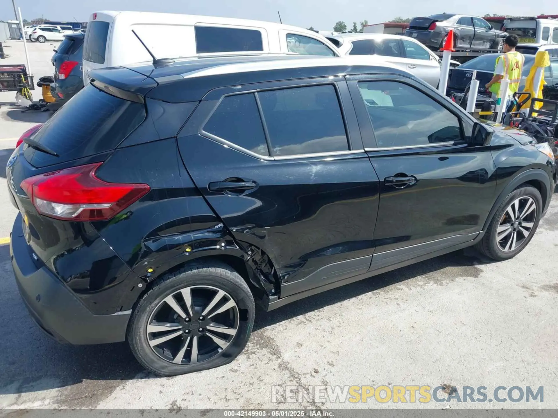 6 Photograph of a damaged car 3N1CP5CV7LL518131 NISSAN KICKS 2020