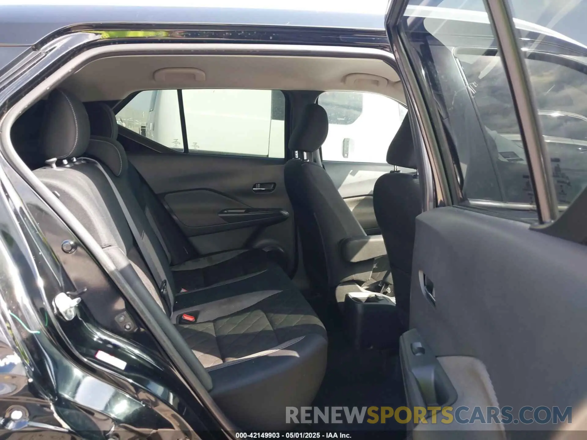 8 Photograph of a damaged car 3N1CP5CV7LL518131 NISSAN KICKS 2020