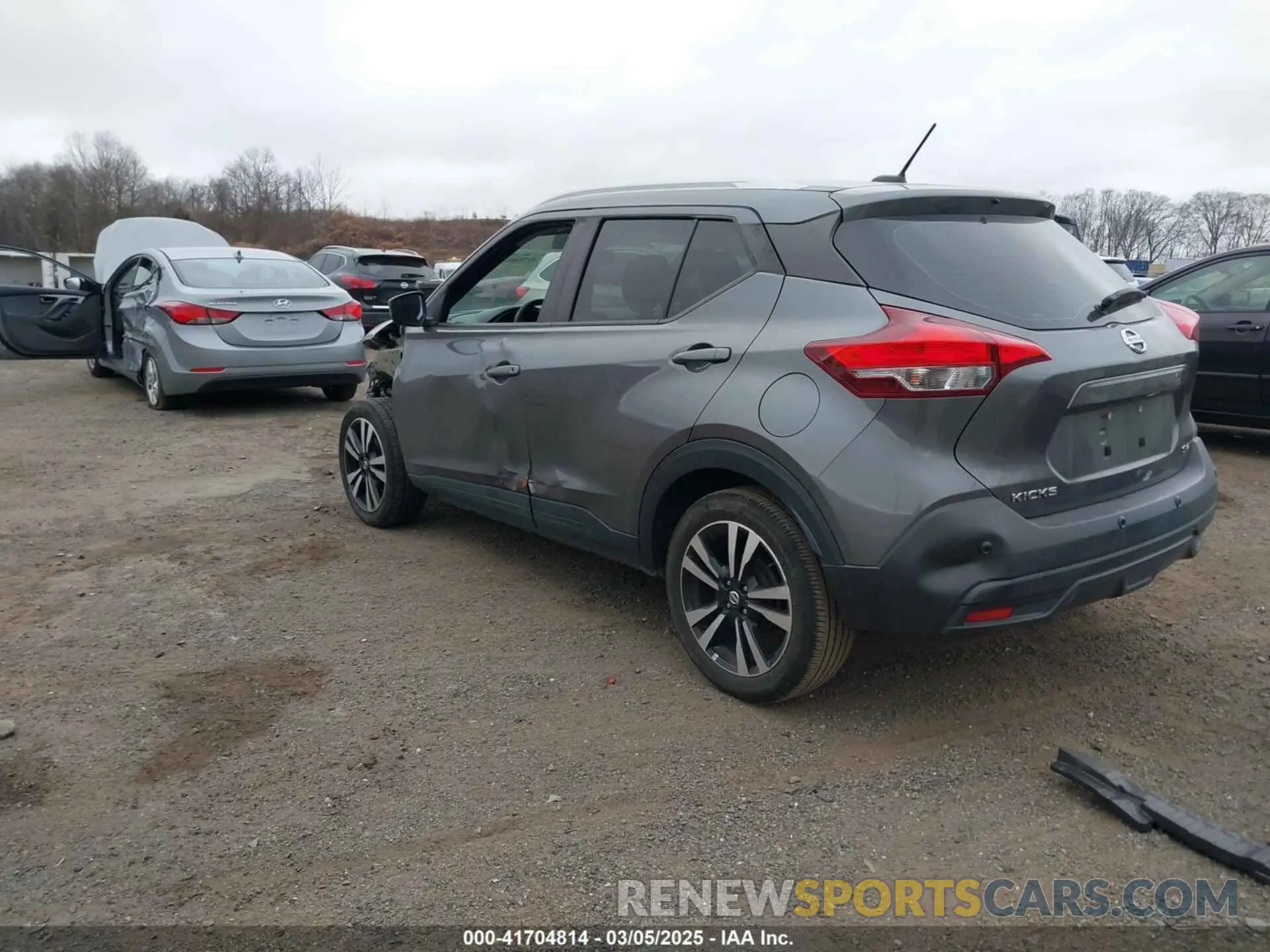 3 Photograph of a damaged car 3N1CP5CV7LL525824 NISSAN KICKS 2020