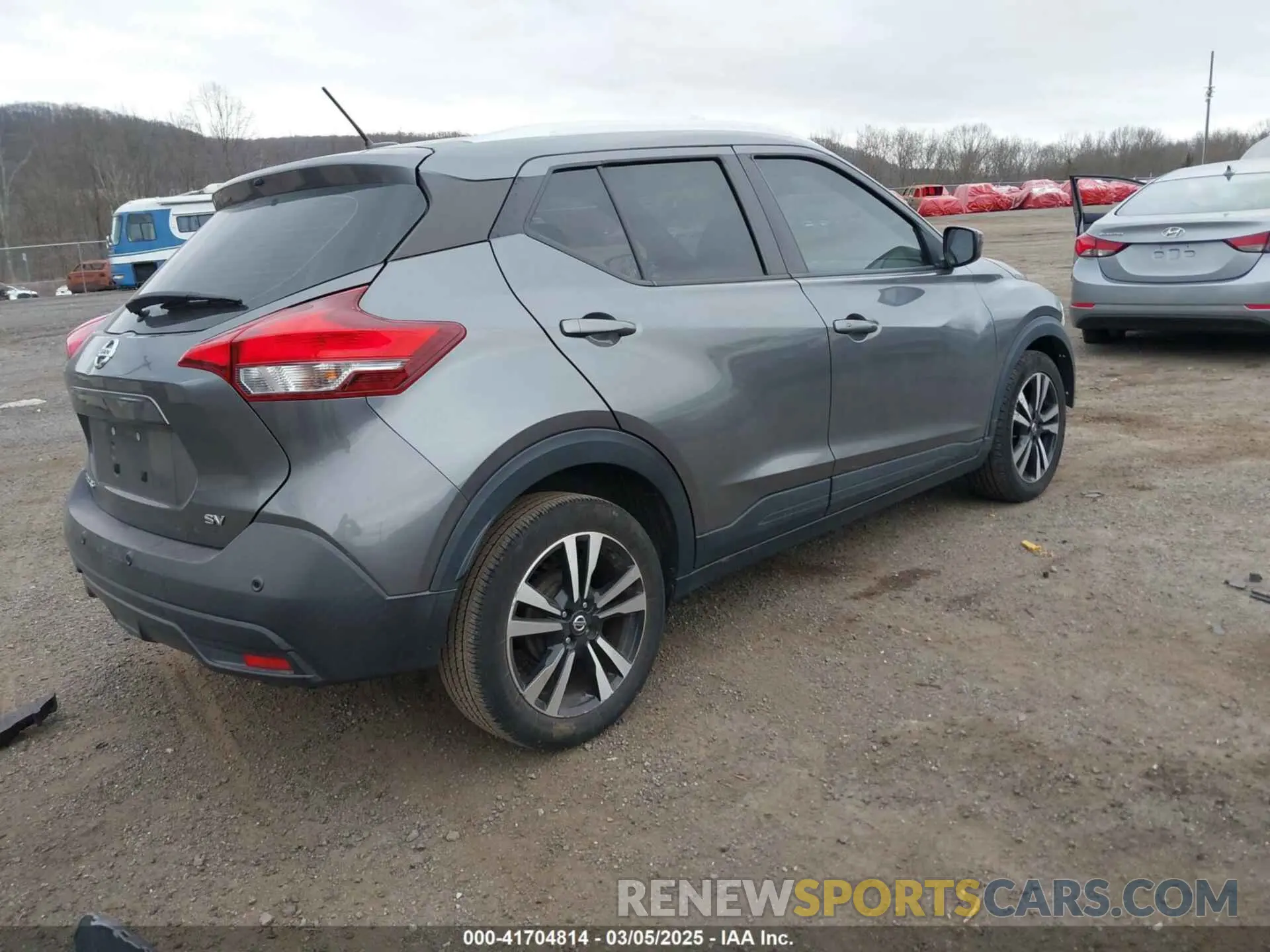4 Photograph of a damaged car 3N1CP5CV7LL525824 NISSAN KICKS 2020