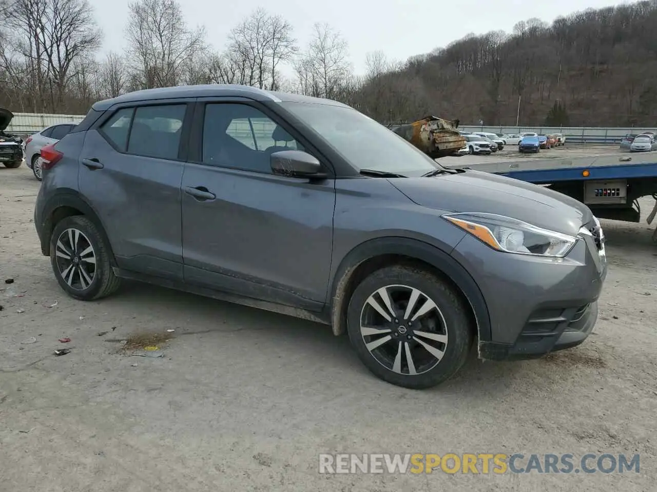 4 Photograph of a damaged car 3N1CP5CV7LL536323 NISSAN KICKS 2020