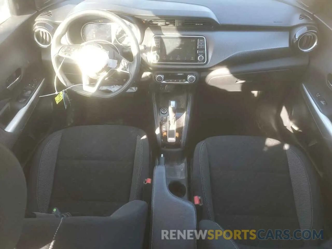 8 Photograph of a damaged car 3N1CP5CV7LL540341 NISSAN KICKS 2020