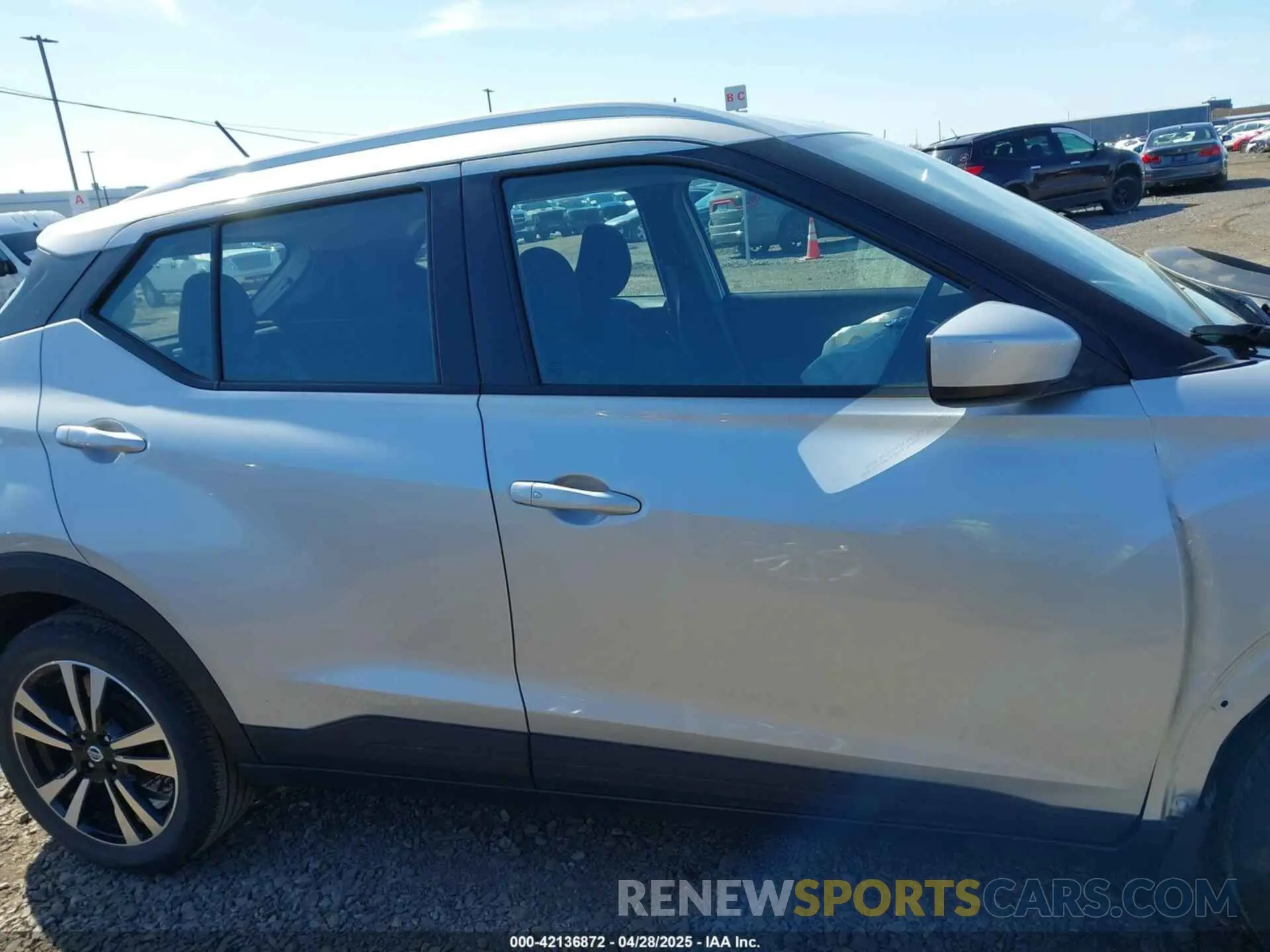 13 Photograph of a damaged car 3N1CP5CV7LL545281 NISSAN KICKS 2020