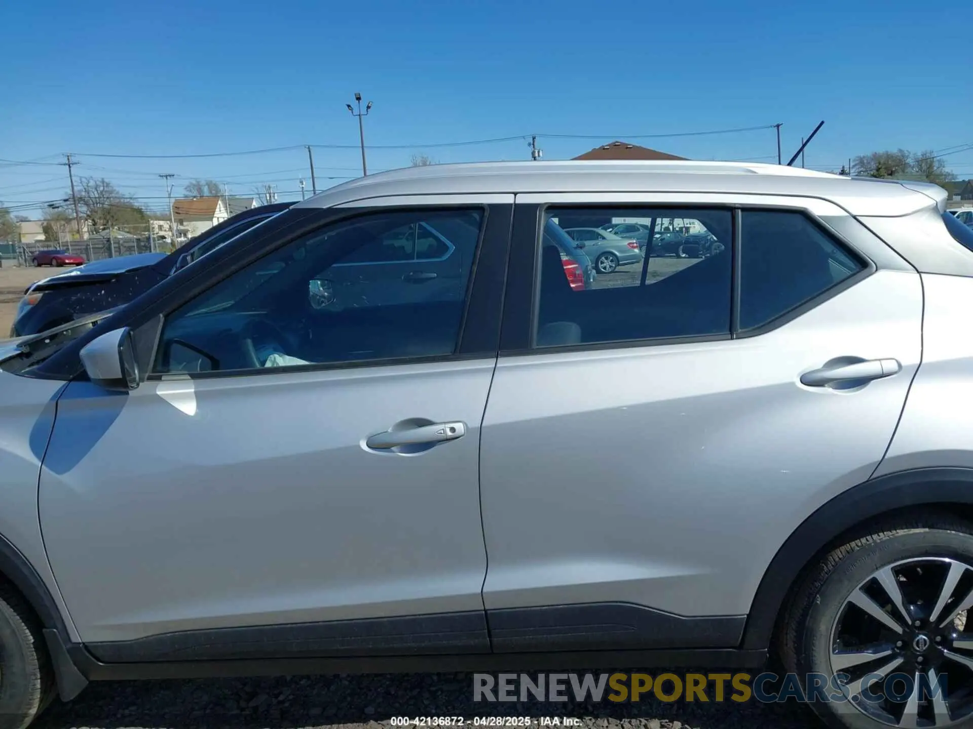 14 Photograph of a damaged car 3N1CP5CV7LL545281 NISSAN KICKS 2020